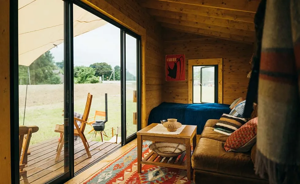 20ftサイズの開放的な室内空間